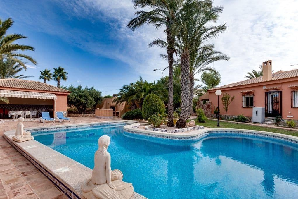 Chalet de 5 habitaciones en Torrevieja en venta con piscina garaje - 850.000 € (Ref: 10165049)