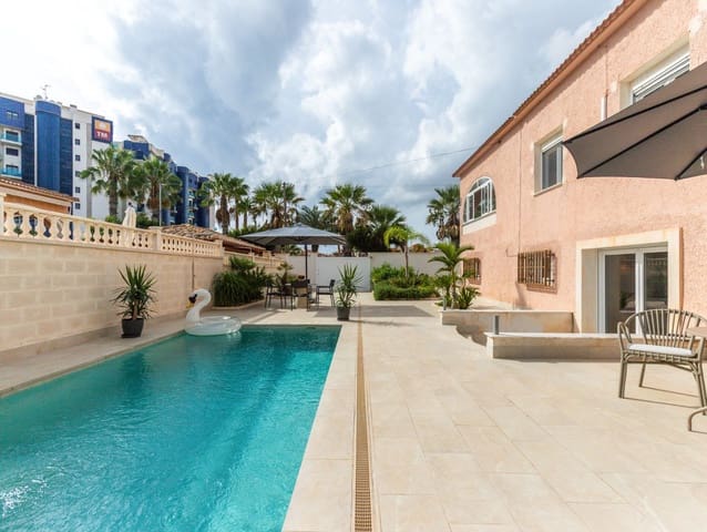 Adosado de 3 habitaciones en Punta Prima, Torrevieja en venta con piscina garaje - 680.000 € (Ref: 10173959)