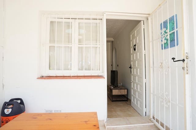 Bungalow de 1 habitación en Torrevieja en venta con piscina garaje - 119.000 € (Ref: 10177168)