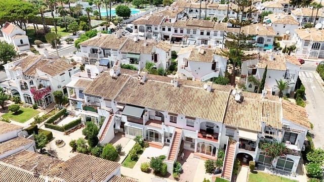 Bungalow de 1 habitación en Torrevieja en venta con piscina garaje - 119.000 € (Ref: 10177168)