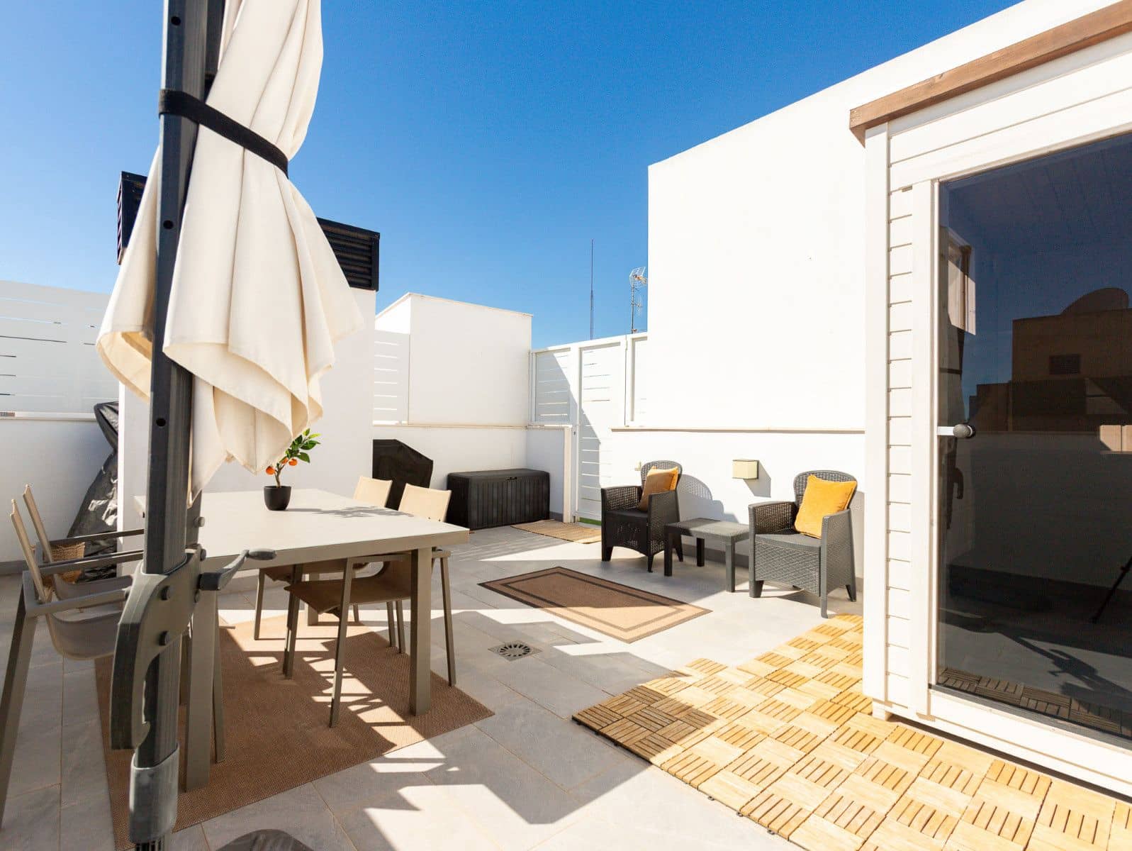 3 bedroom Penthouse for sale in Torrevieja with pool garage - € 379,000 (Ref: 10184916)