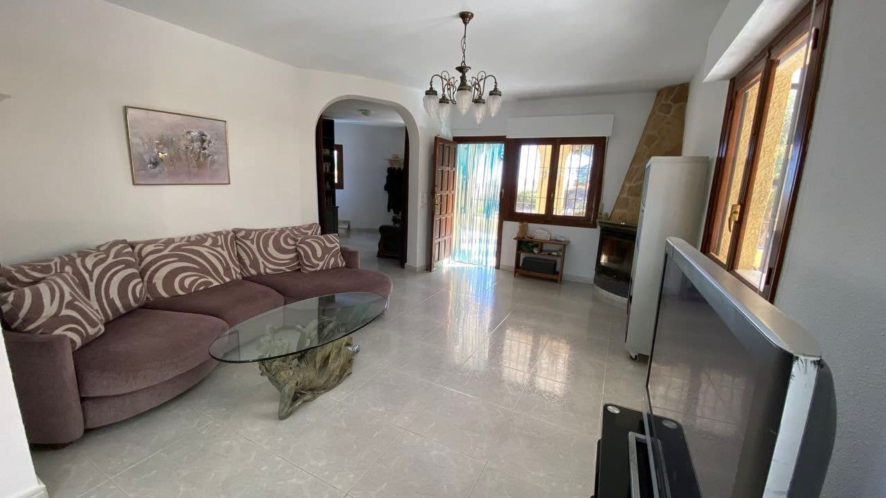 6 bedroom Villa for sale in Filipinas with pool - € 450,000 (Ref: 6157511)