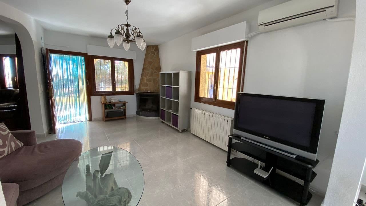 6 bedroom Villa for sale in Filipinas with pool - € 450,000 (Ref: 6157511)