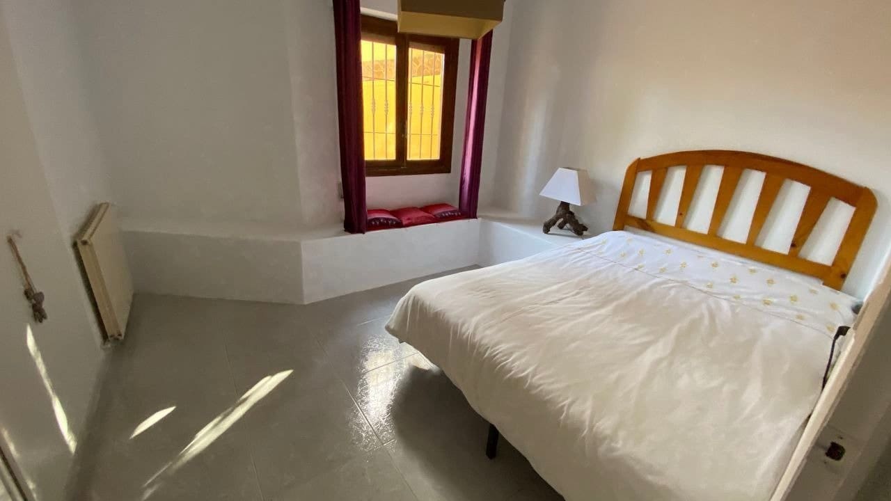 6 bedroom Villa for sale in Filipinas with pool - € 450,000 (Ref: 6157511)