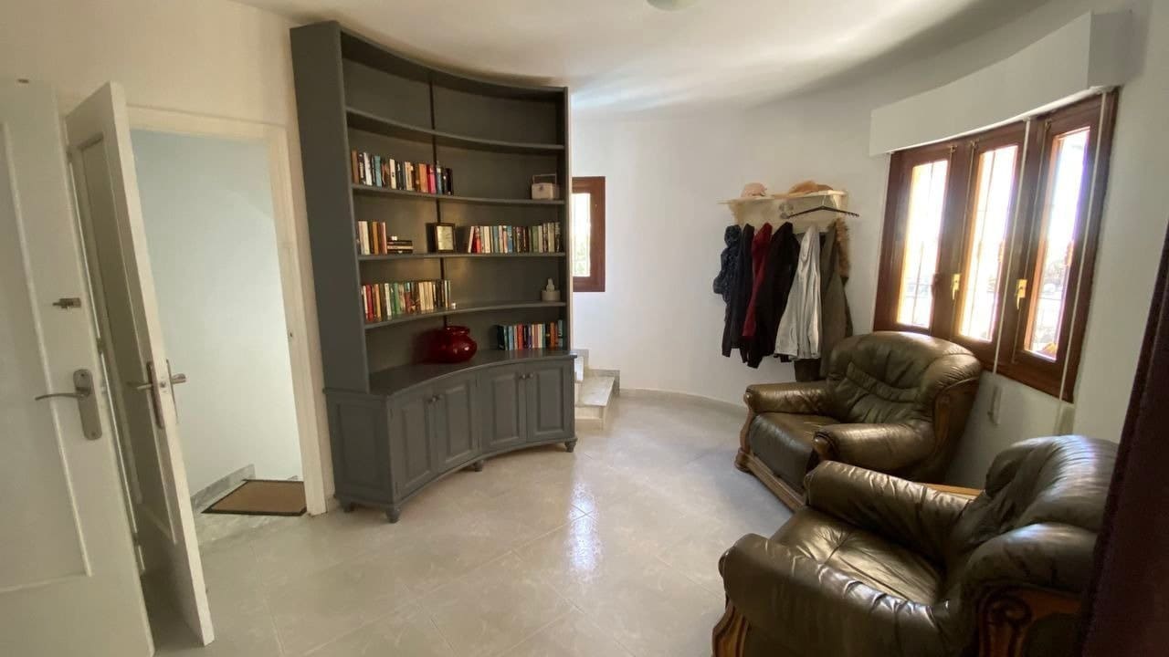 6 bedroom Villa for sale in Filipinas with pool - € 450,000 (Ref: 6157511)