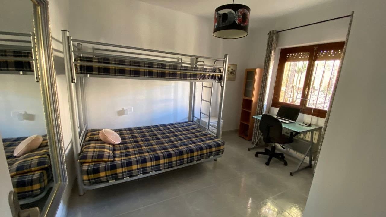 6 bedroom Villa for sale in Filipinas with pool - € 450,000 (Ref: 6157511)