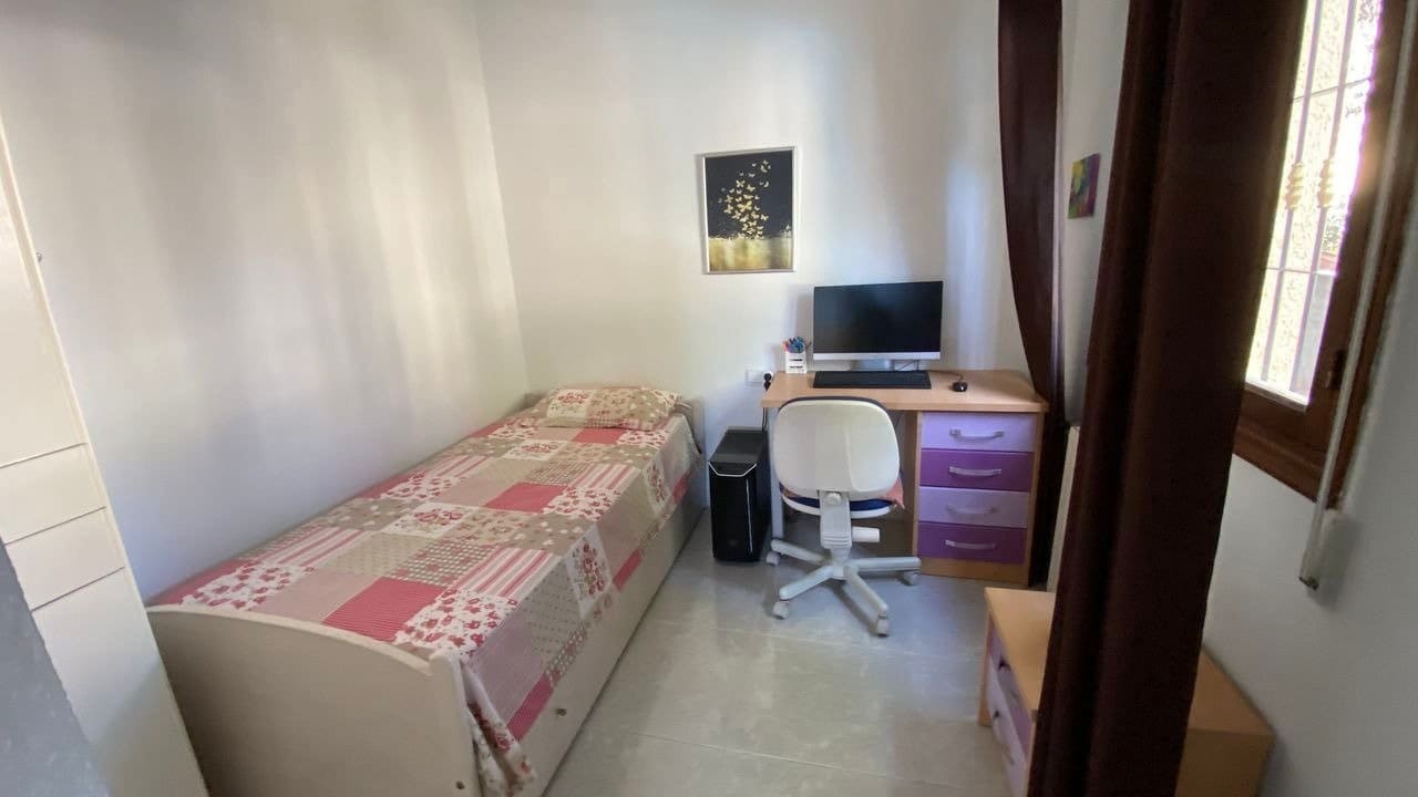 6 bedroom Villa for sale in Filipinas with pool - € 450,000 (Ref: 6157511)