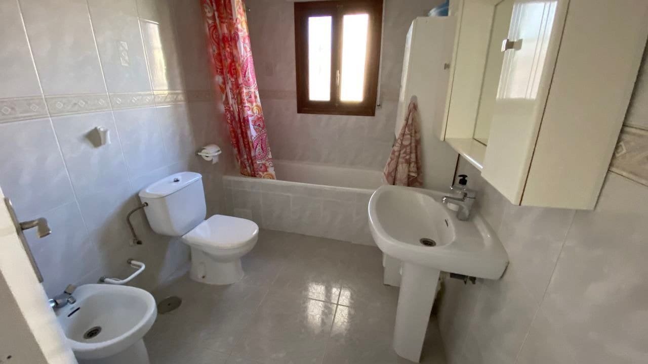 6 bedroom Villa for sale in Filipinas with pool - € 450,000 (Ref: 6157511)