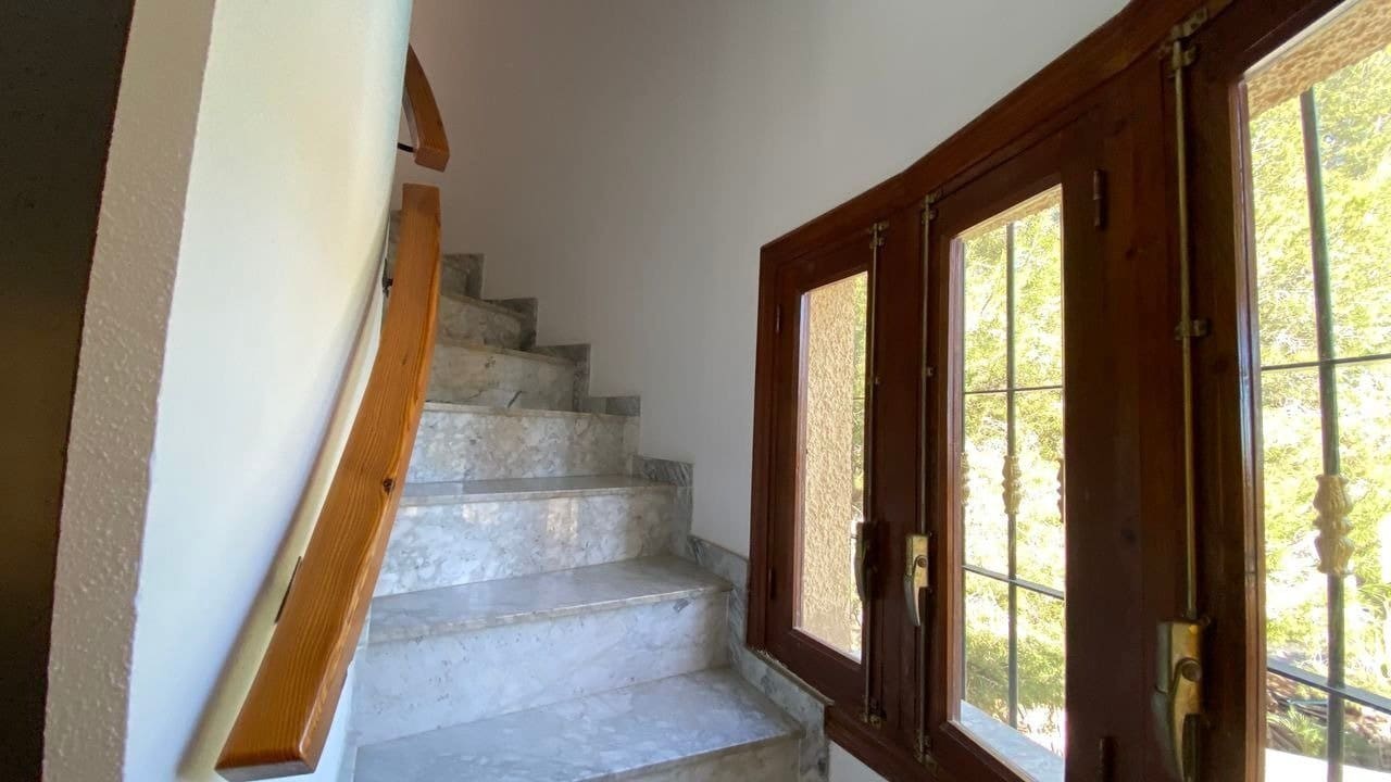 6 bedroom Villa for sale in Filipinas with pool - € 450,000 (Ref: 6157511)