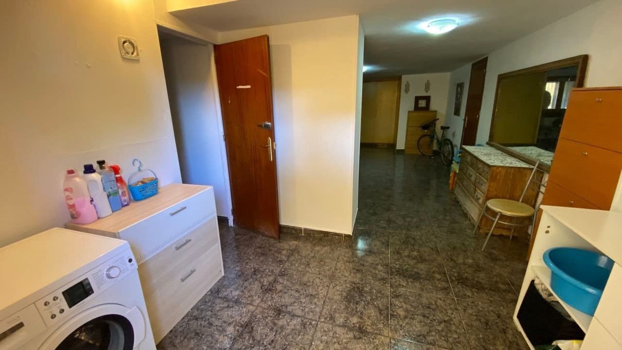 6 bedroom Villa for sale in Filipinas with pool - € 450,000 (Ref: 6157511)