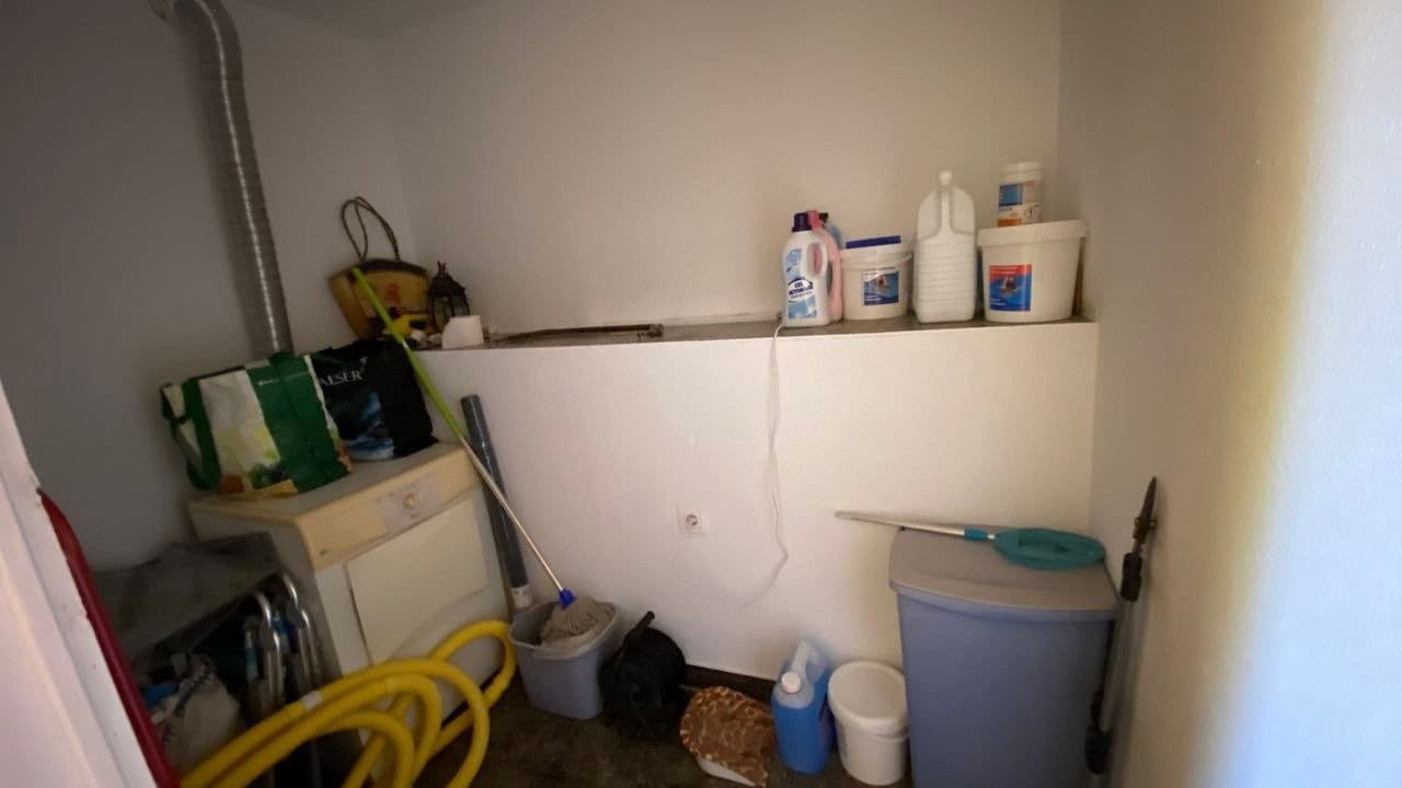 6 bedroom Villa for sale in Filipinas with pool - € 450,000 (Ref: 6157511)