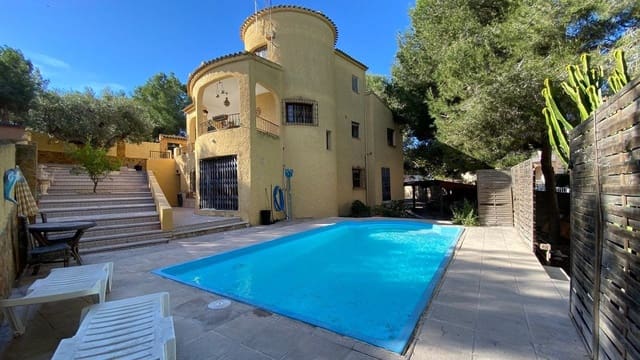 6 bedroom Villa for sale in Las Filipinas with pool - € 450,000 (Ref: 6157511)