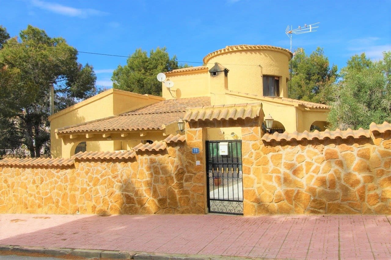 6 bedroom Villa for sale in Filipinas with pool - € 450,000 (Ref: 6157511)