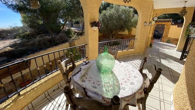 6 bedroom Villa for sale in Las Filipinas with pool - € 450,000 (Ref: 6157511)