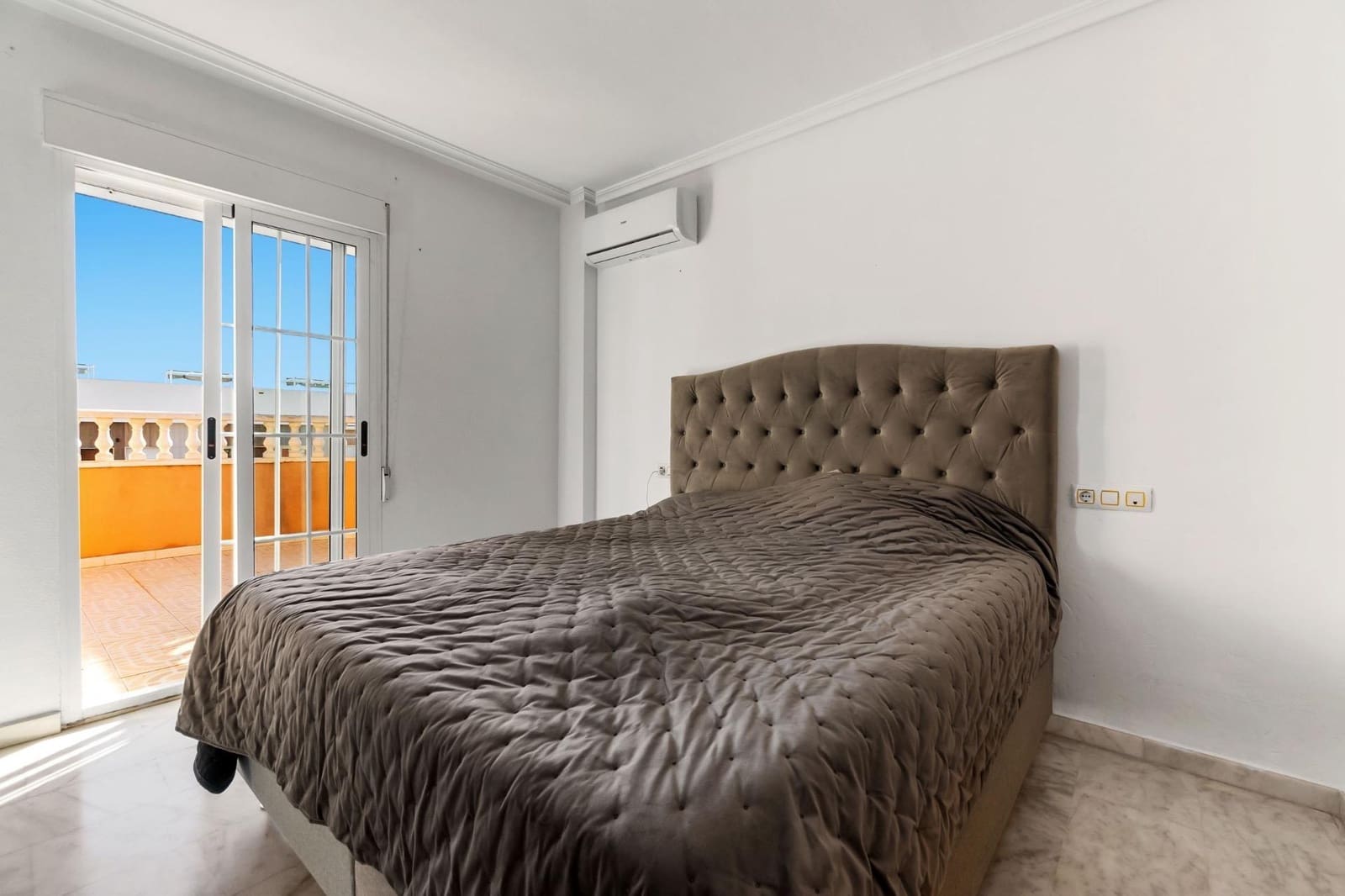 3 bedroom Villa for sale in Orihuela Costa with pool - € 339,000 (Ref: 8884332)