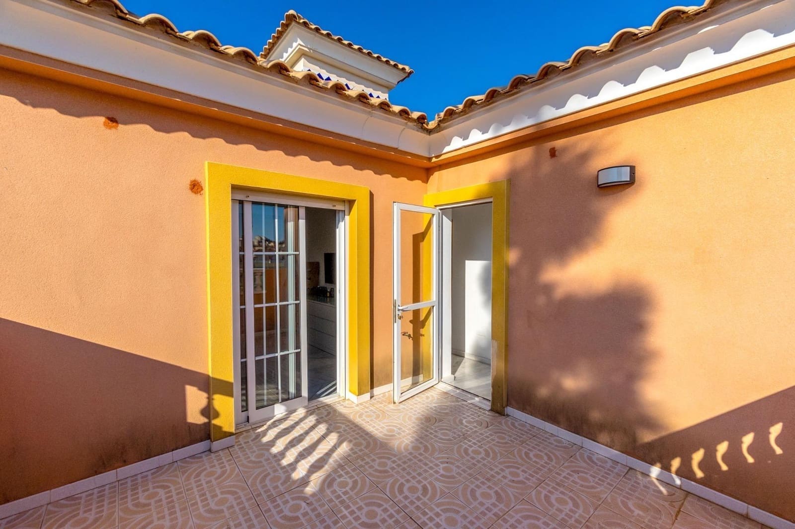 3 bedroom Villa for sale in Orihuela Costa with pool - € 339,000 (Ref: 8884332)