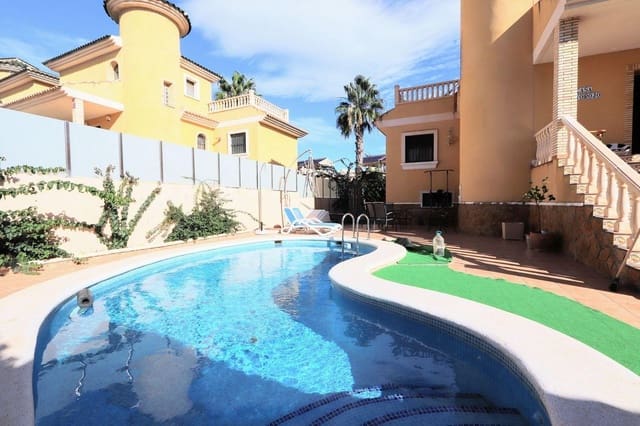 3 soverom Villa til salgs i Villamartín - Las Filipinas, Orihuela med svømmebasseng garasje - € 355 000 (Ref: 8962331)