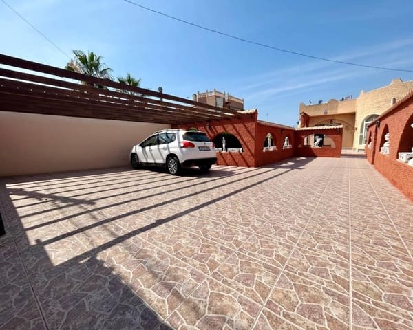 3 soverom Villa til salgs i La Siesta, Torrevieja med svømmebasseng - € 359 000 (Ref: 9162194)
