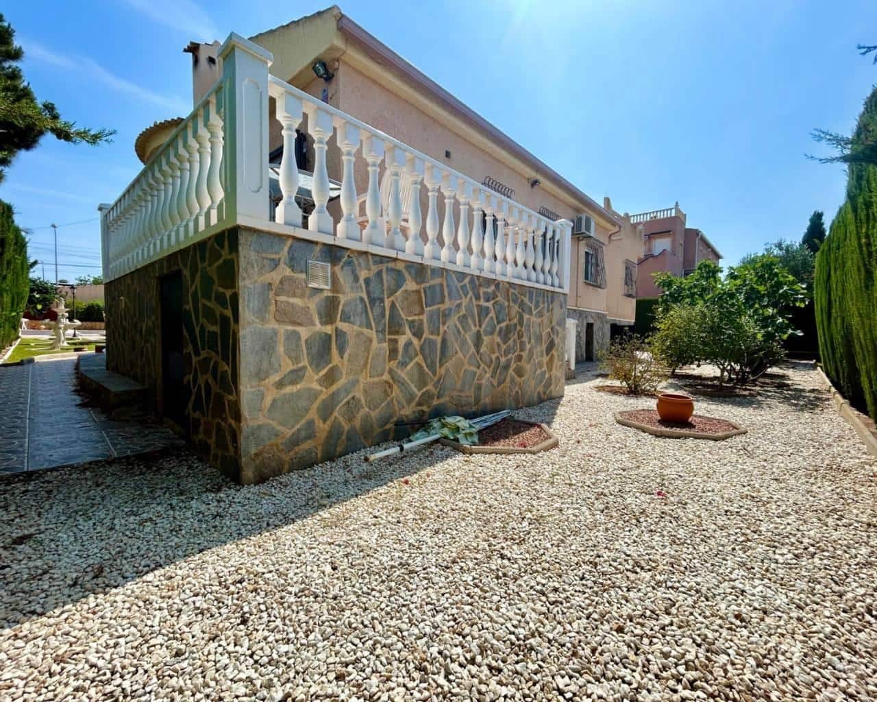 3 soveværelse Villa til salg i La Siesta med swimmingpool - € 359.000 (Ref: 9162194)