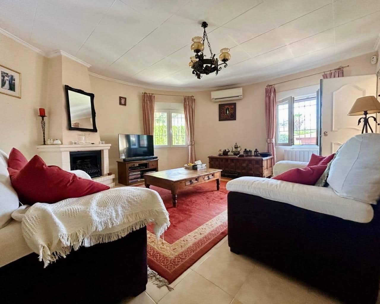 3 soveværelse Villa til salg i La Siesta med swimmingpool - € 359.000 (Ref: 9162194)