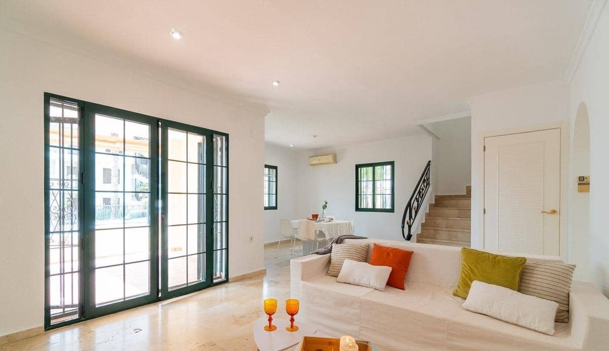 3 chambre Villa/Maison à vendre à Villamartin avec piscine - 379 000 € (Ref: 9198448)