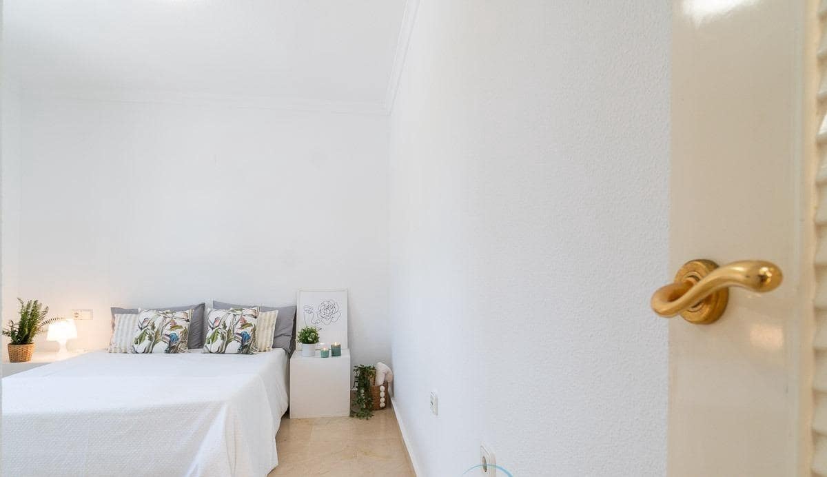 3 chambre Villa/Maison à vendre à Villamartin avec piscine - 379 000 € (Ref: 9198448)