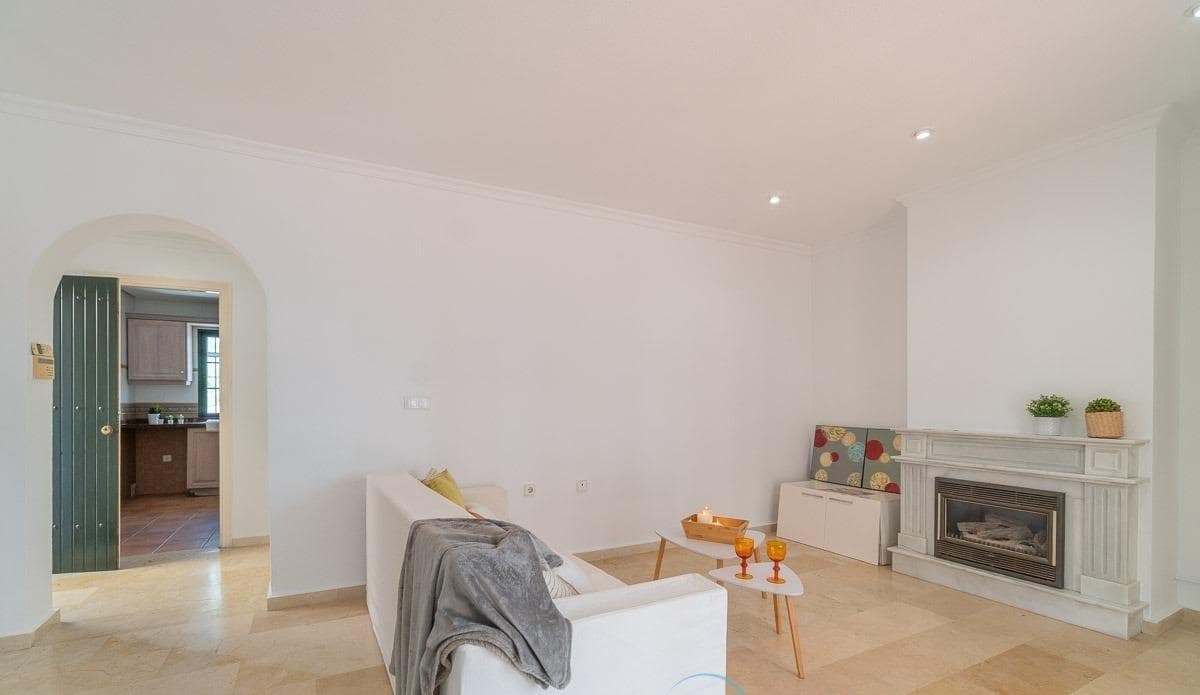 3 chambre Villa/Maison à vendre à Villamartin avec piscine - 379 000 € (Ref: 9198448)