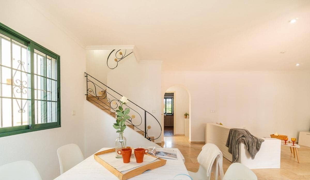 3 chambre Villa/Maison à vendre à Villamartin avec piscine - 379 000 € (Ref: 9198448)