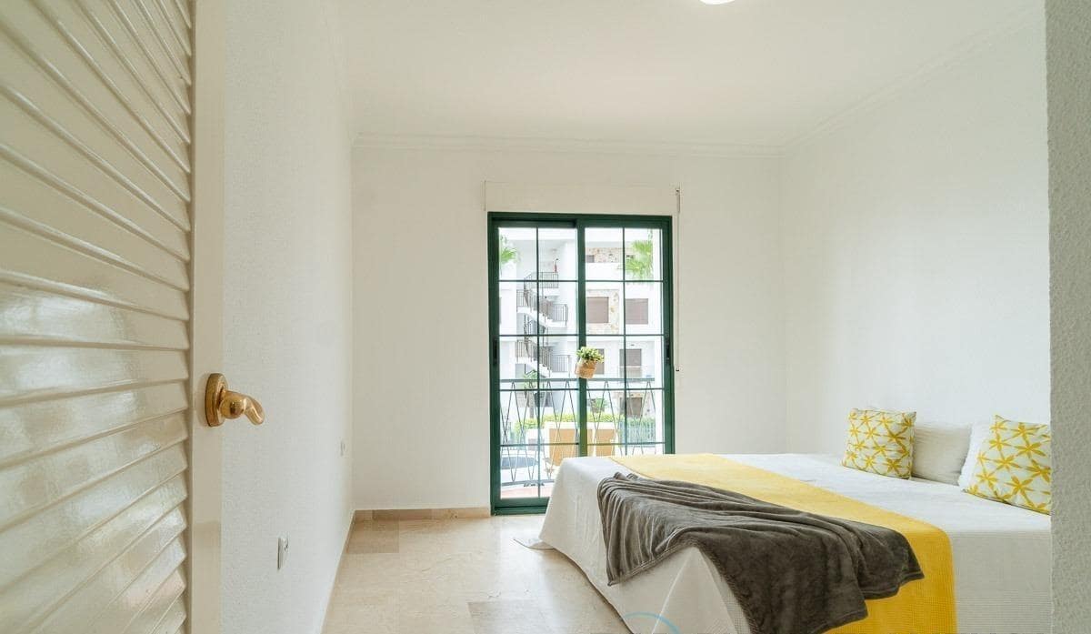 3 chambre Villa/Maison à vendre à Villamartin avec piscine - 379 000 € (Ref: 9198448)