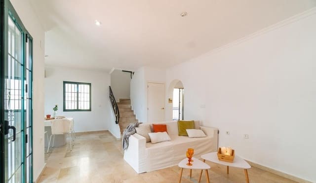 3 bedroom Villa for sale in Villamartin, Orihuela with pool - € 389,000 (Ref: 9198448)