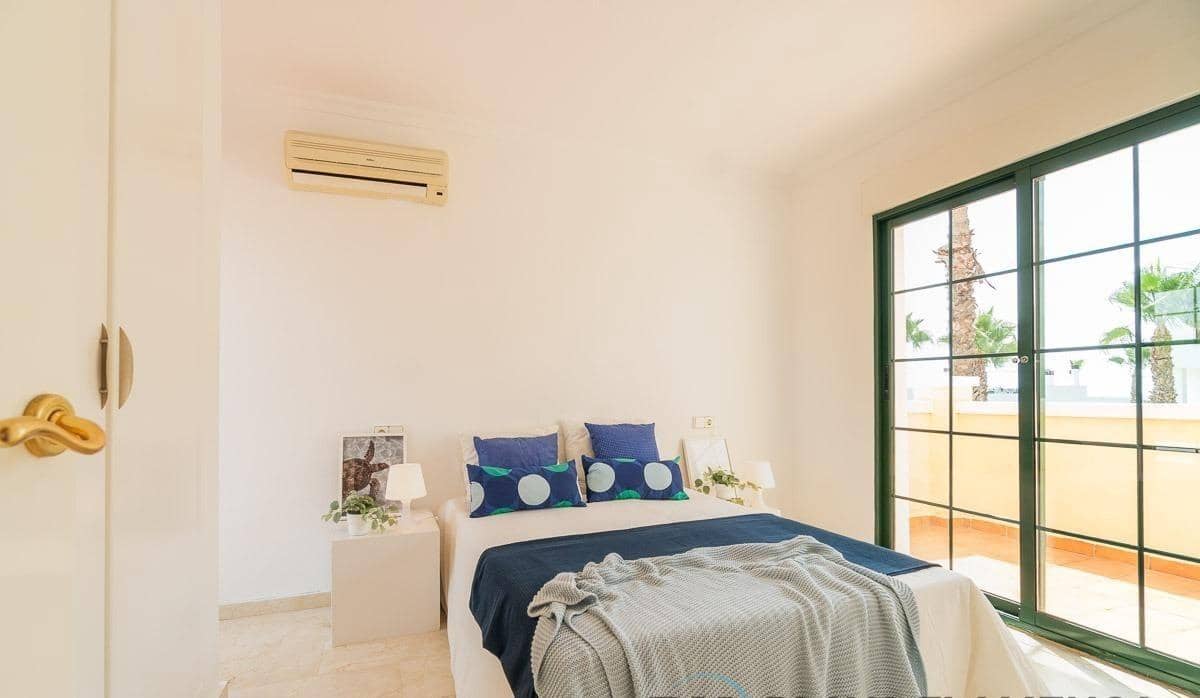 3 chambre Villa/Maison à vendre à Villamartin avec piscine - 379 000 € (Ref: 9198448)