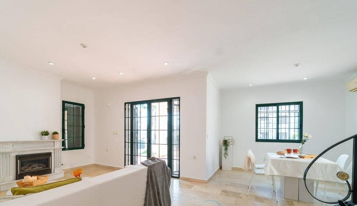 3 chambre Villa/Maison à vendre à Villamartin avec piscine - 379 000 € (Ref: 9198448)