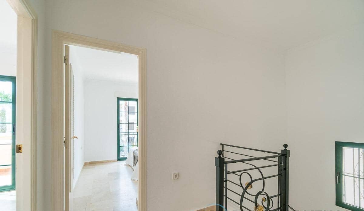 3 chambre Villa/Maison à vendre à Villamartin avec piscine - 379 000 € (Ref: 9198448)