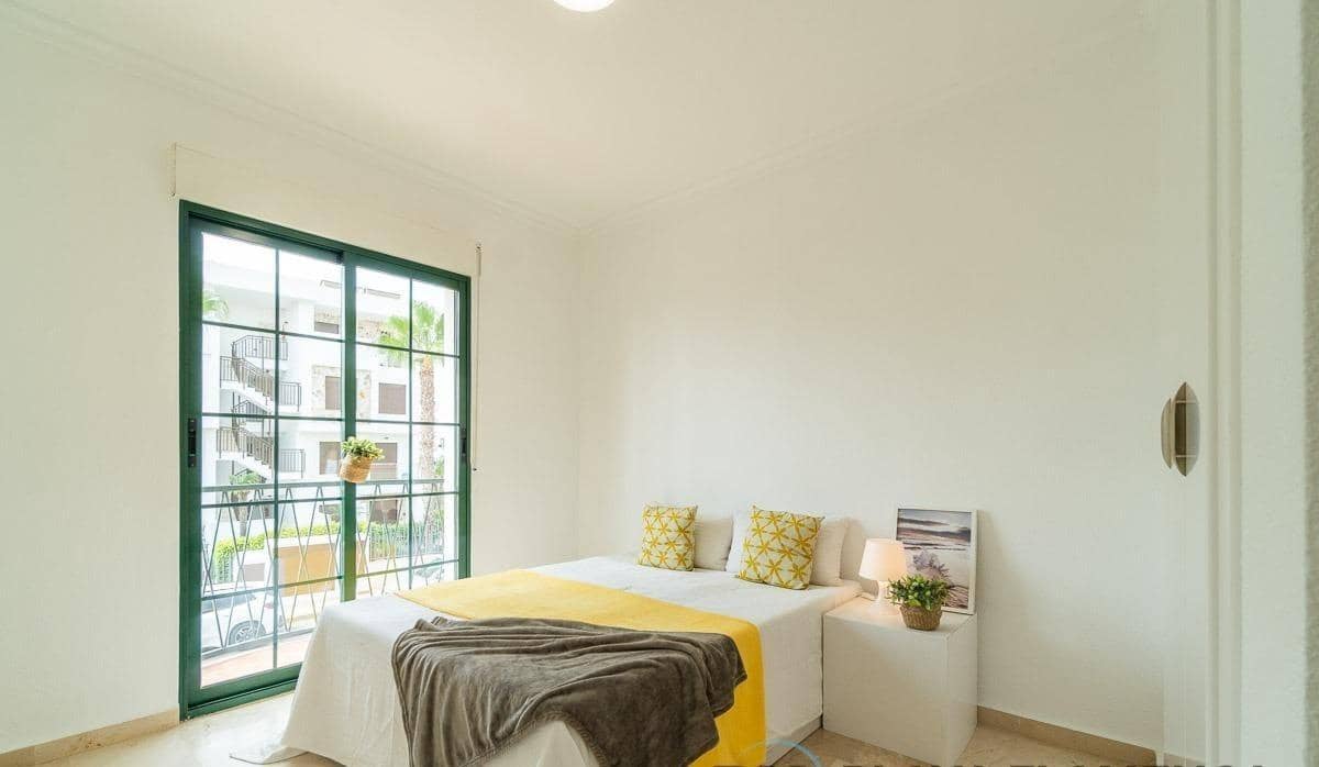 3 chambre Villa/Maison à vendre à Villamartin avec piscine - 379 000 € (Ref: 9198448)