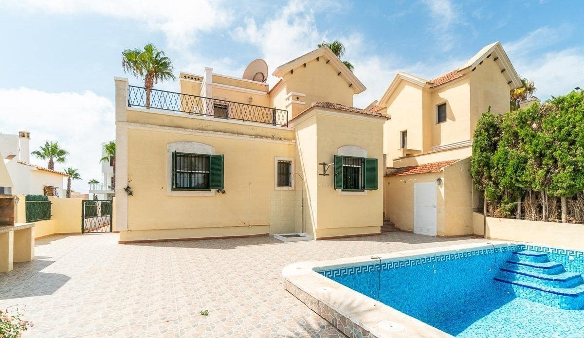 3 chambre Villa/Maison à vendre à Villamartin avec piscine - 379 000 € (Ref: 9198448)