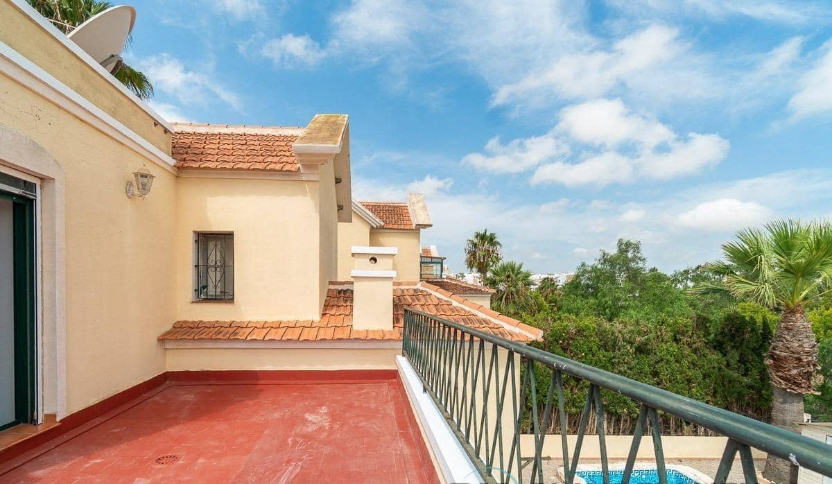 3 chambre Villa/Maison à vendre à Villamartin avec piscine - 379 000 € (Ref: 9198448)