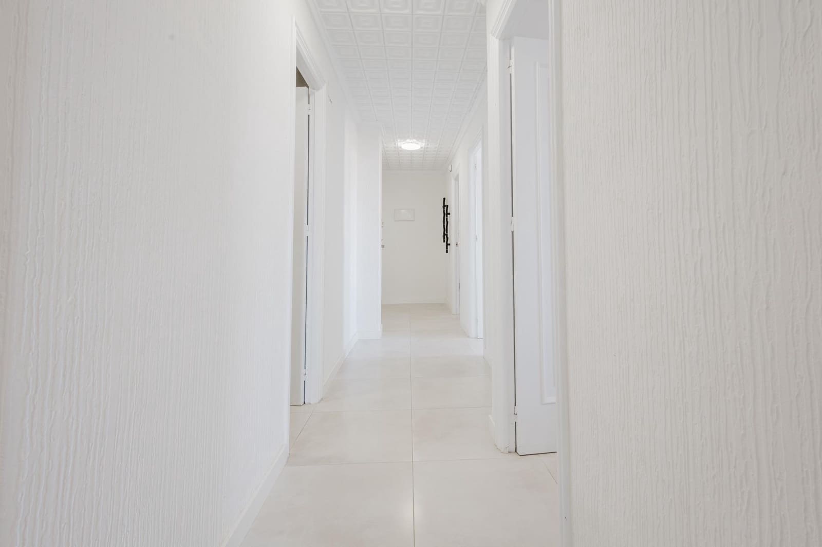 3 makuuhuone Huoneisto myytävänä paikassa Torrevieja mukana uima-altaan - 235 000 € (Ref: 9226974)