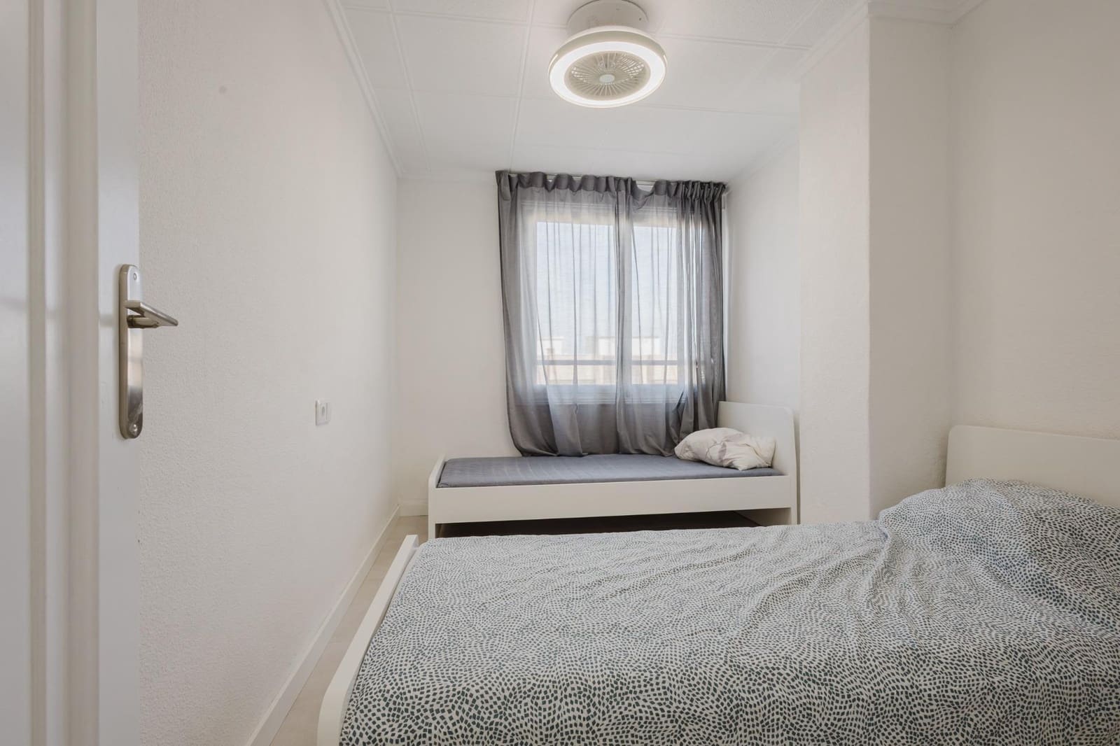 3 makuuhuone Huoneisto myytävänä paikassa Torrevieja mukana uima-altaan - 235 000 € (Ref: 9226974)