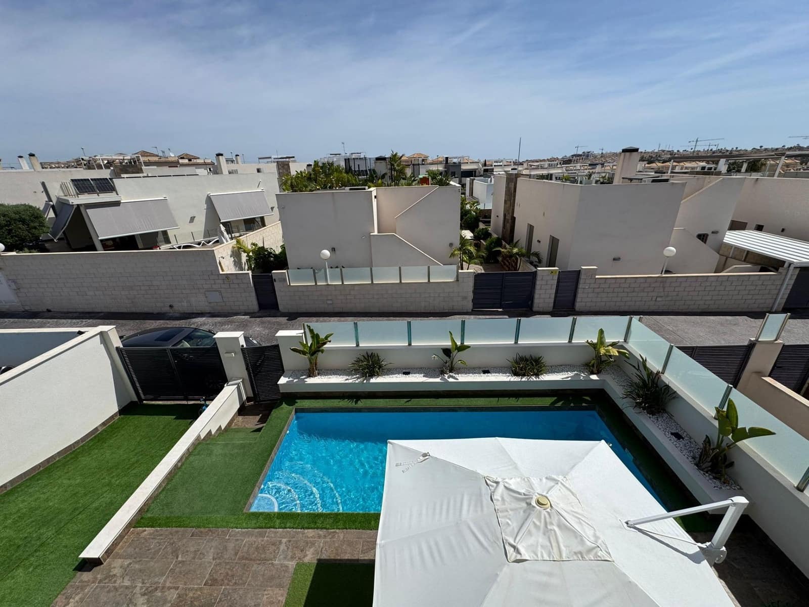 5 bedroom Villa for sale in Orihuela Costa with pool - € 487,000 (Ref: 9226976)