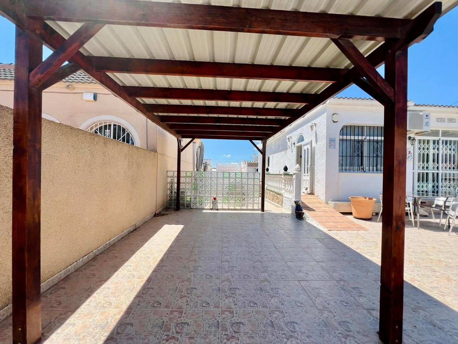 Chalet de 2 habitaciones en San Luis en venta con piscina - 229.995 € (Ref: 9236845)