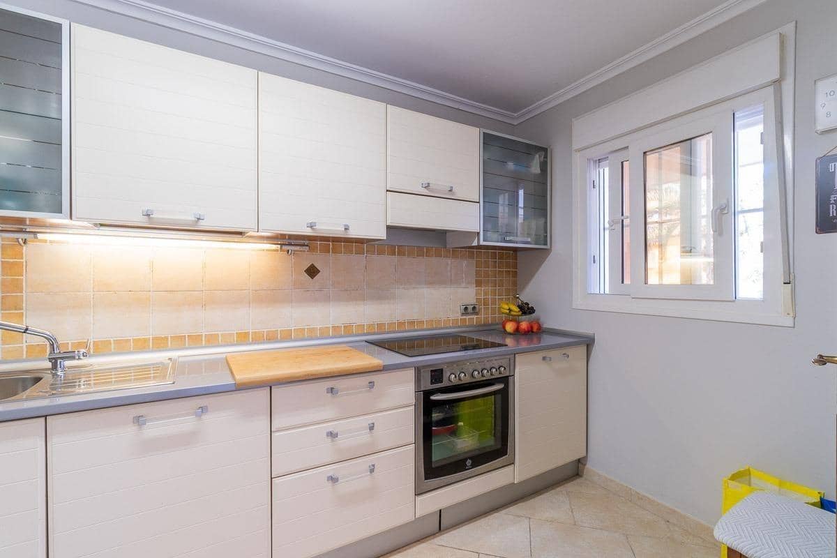 3 bedroom Apartment for sale in Punta Prima with pool - € 249,000 (Ref: 9326414)