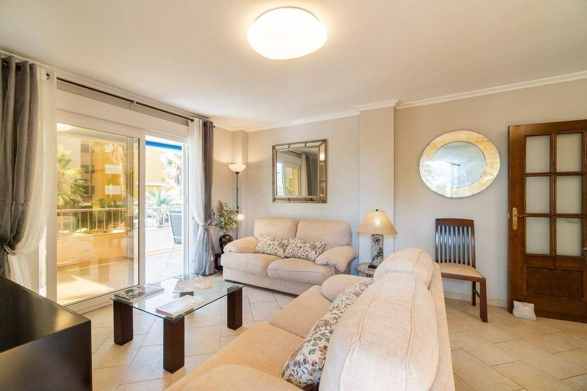 3 bedroom Apartment for sale in Punta Prima with pool - € 249,000 (Ref: 9326414)