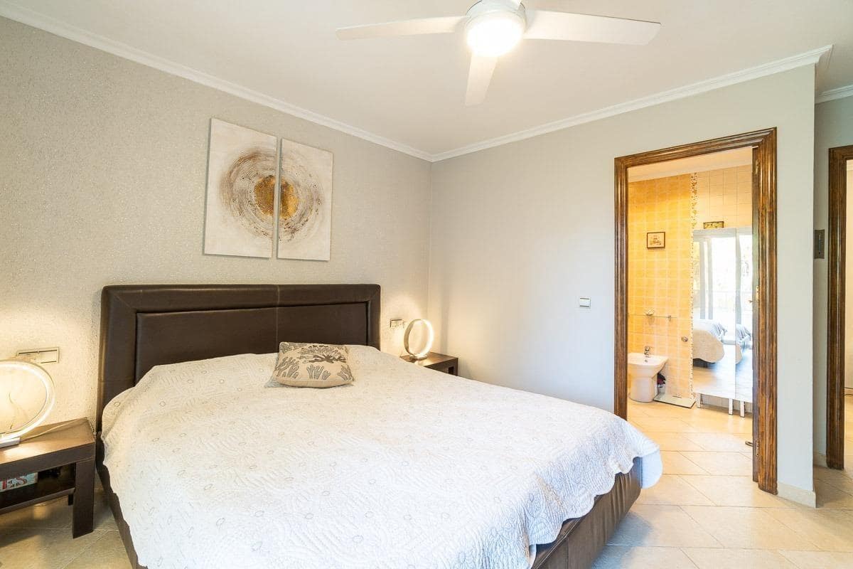 3 bedroom Apartment for sale in Punta Prima with pool - € 249,000 (Ref: 9326414)