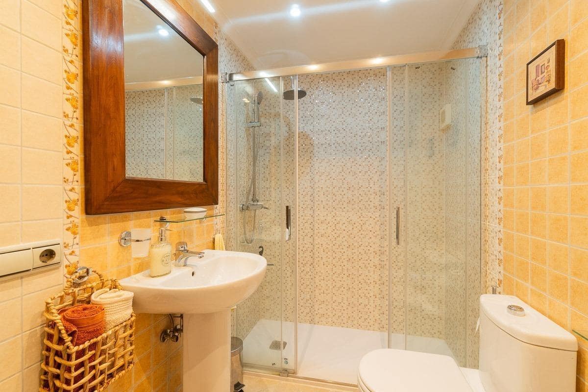 3 bedroom Apartment for sale in Punta Prima with pool - € 249,000 (Ref: 9326414)