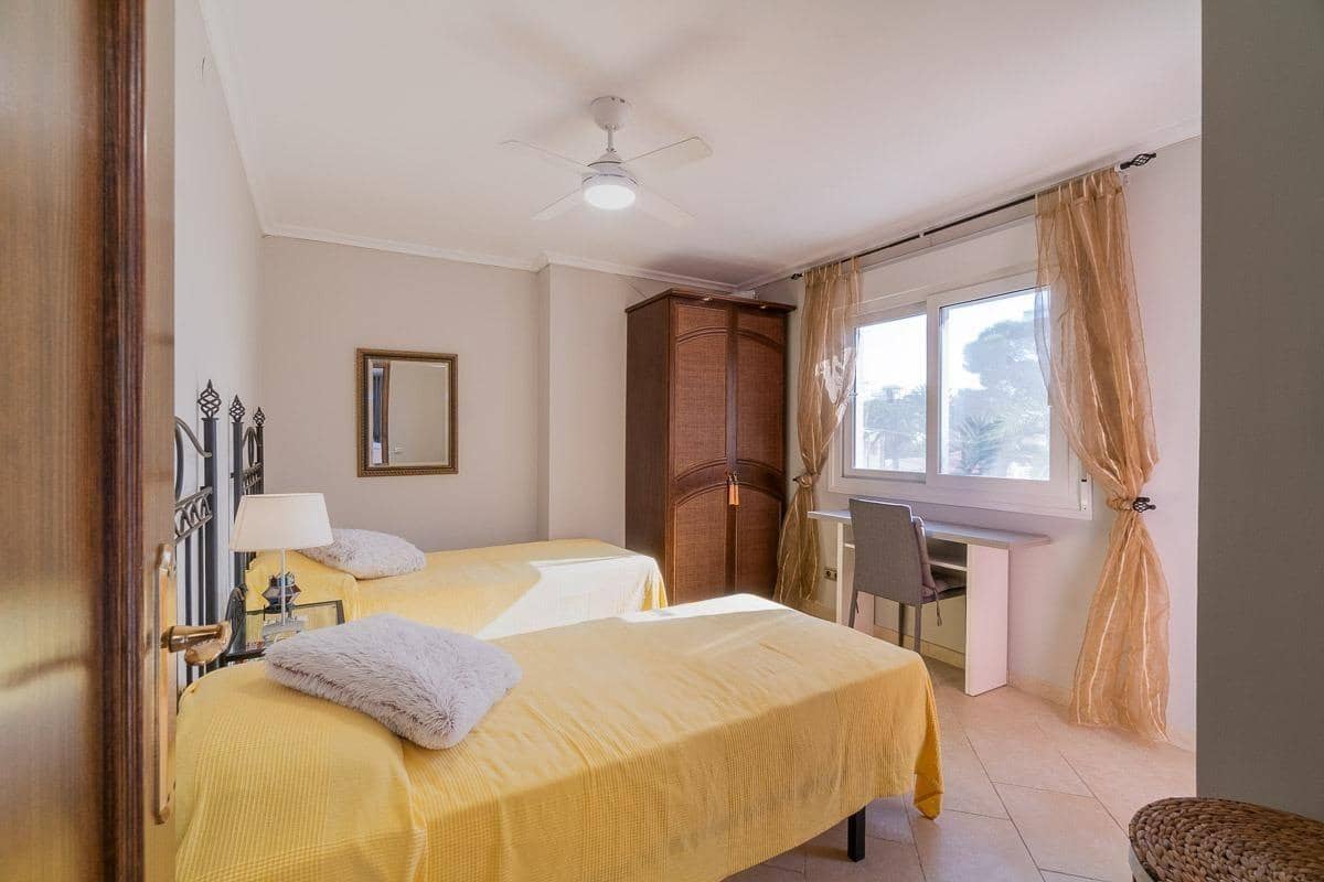 3 bedroom Apartment for sale in Punta Prima with pool - € 249,000 (Ref: 9326414)