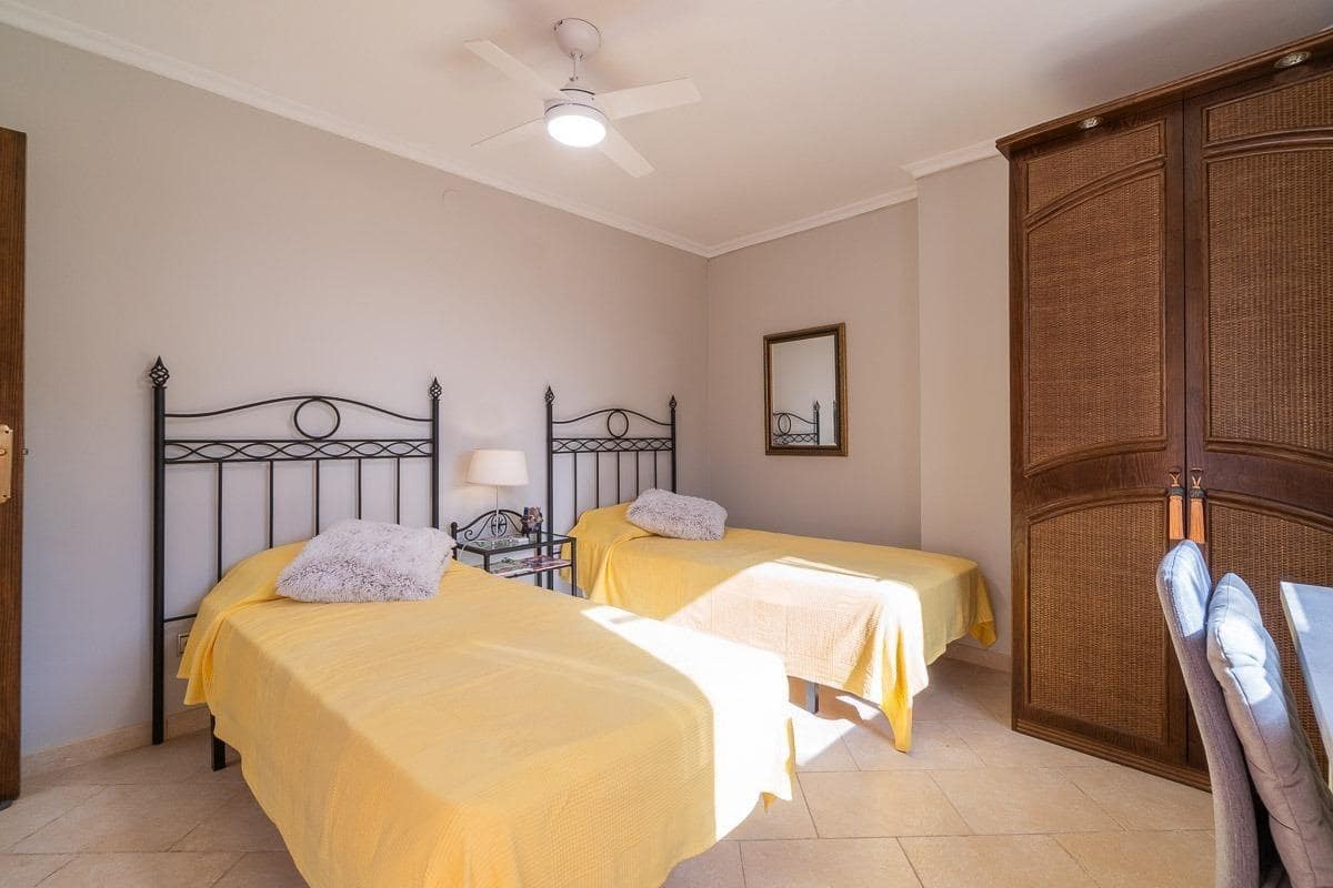 3 bedroom Apartment for sale in Punta Prima with pool - € 249,000 (Ref: 9326414)