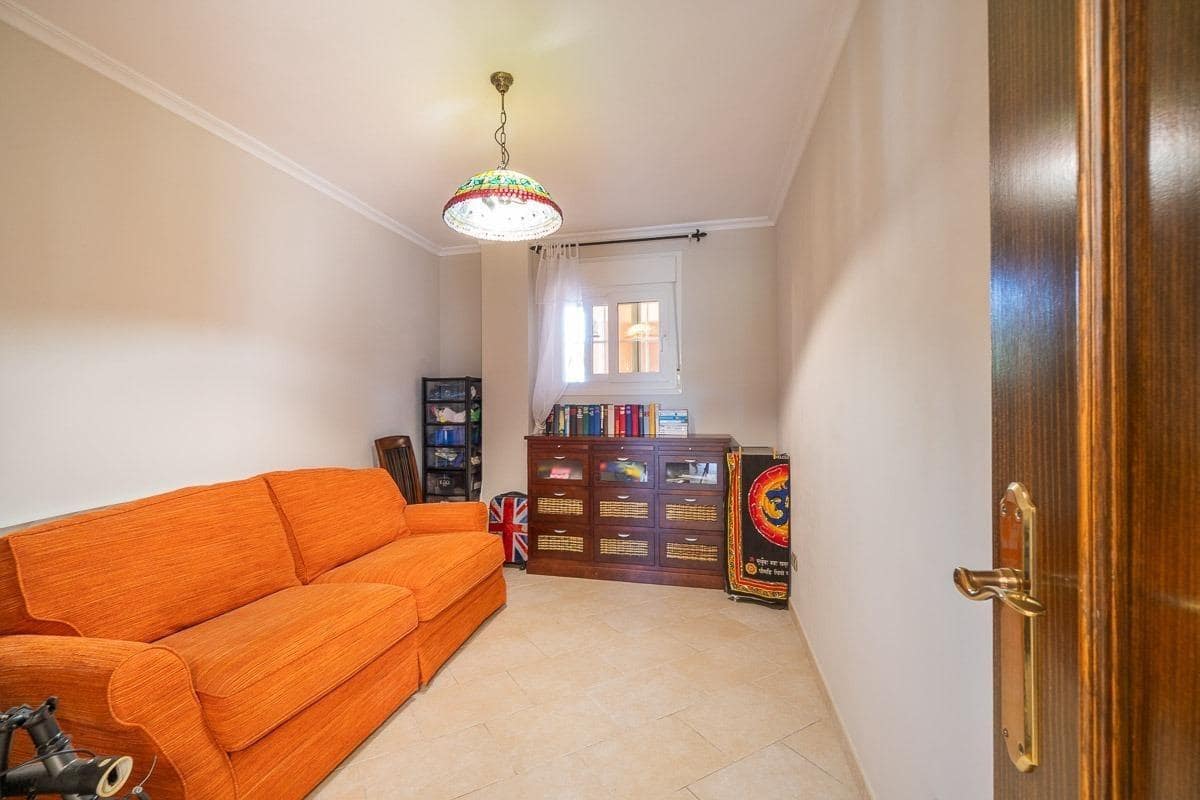 3 bedroom Apartment for sale in Punta Prima with pool - € 249,000 (Ref: 9326414)