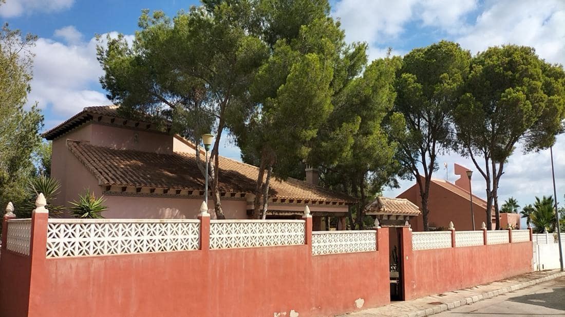 5 bedroom Villa for sale in San Miguel de Salinas with pool garage - € 495,000 (Ref: 9410929)