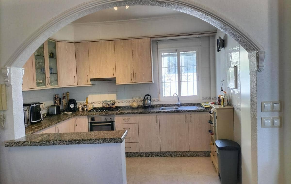 3 slaapkamer Villa te koop in Bigastro met zwembad - € 230.000 (Ref: 9410930)