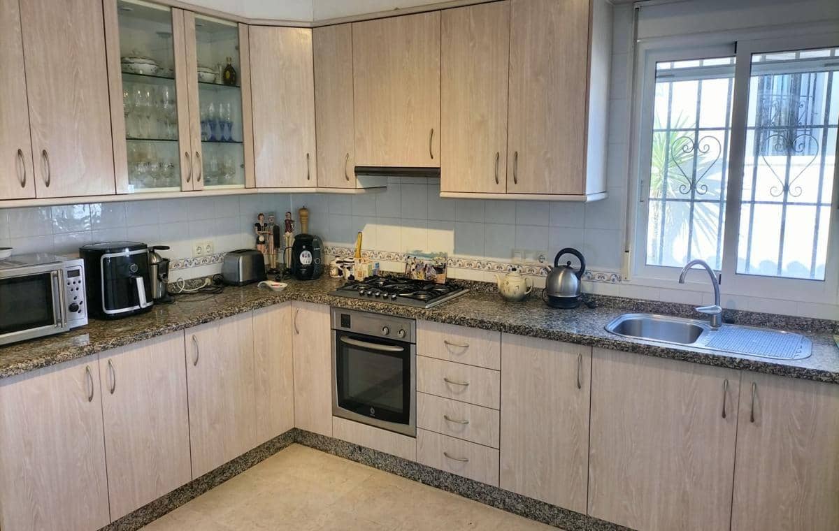 3 slaapkamer Villa te koop in Bigastro met zwembad - € 230.000 (Ref: 9410930)